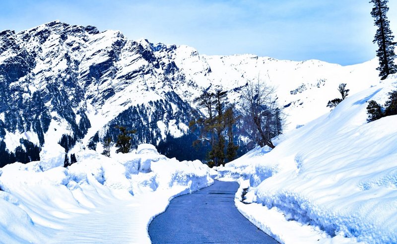 https://www.aadishaktitravels.com/public/img/rohtang-pass.jpg